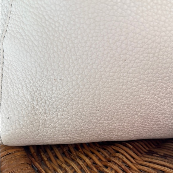 Michael Kors Locking Large Kirby Tote - Picture 7 of 17